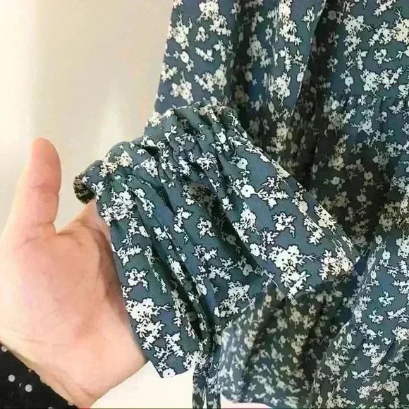 Maurice’s Floral Long Sleeve Peplum Blouse - Picture 4 of 7